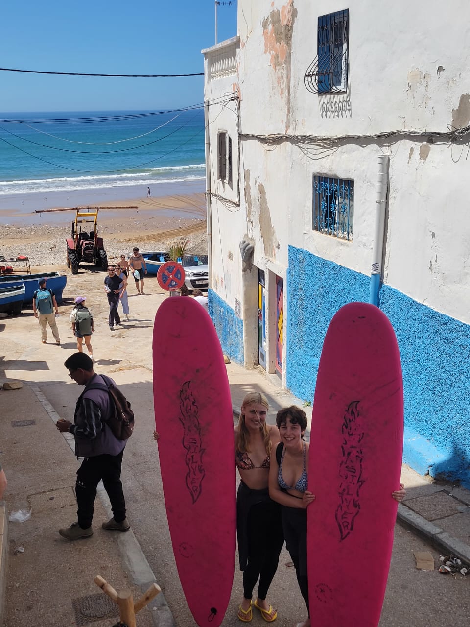 Group surf lesson with Yalla instructors